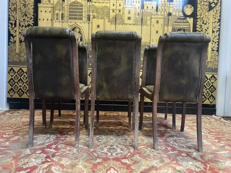 Suite de 6 chaises anglaises Chesterfield en cuir