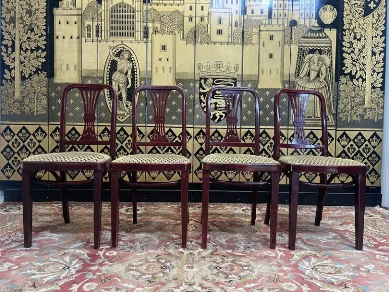 Suite de 4 chaises bistrot THONET numéro 78