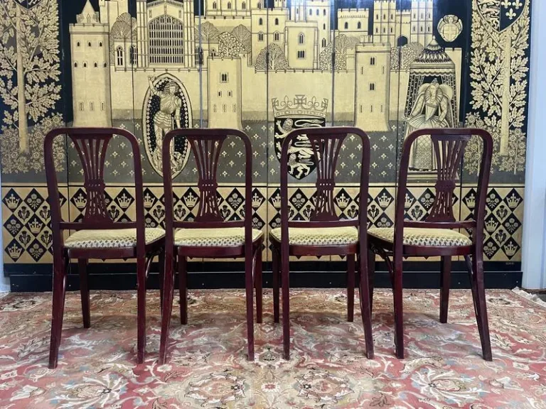 Suite de 4 chaises bistrot THONET numéro 78