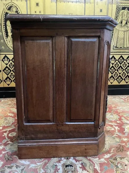 Louis XIV oak hunting buffet