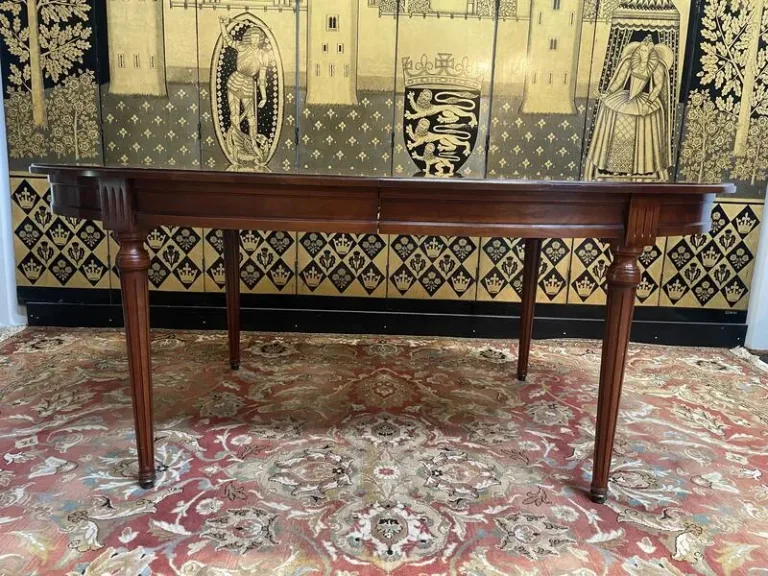 Table de salle à manger ovale style Louis XVI