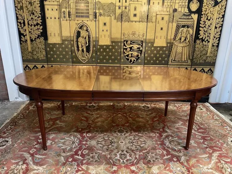 Table de salle à manger ovale style Louis XVI