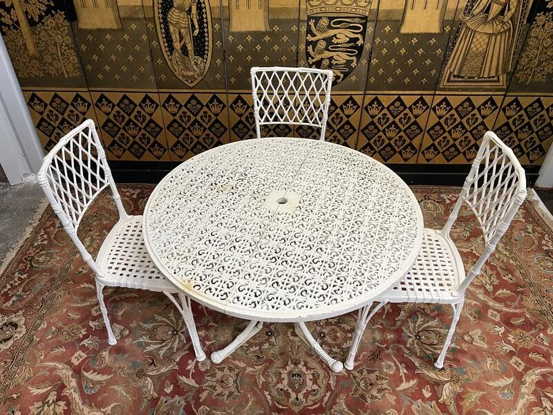 Table de jardin en fer et 3 chaises