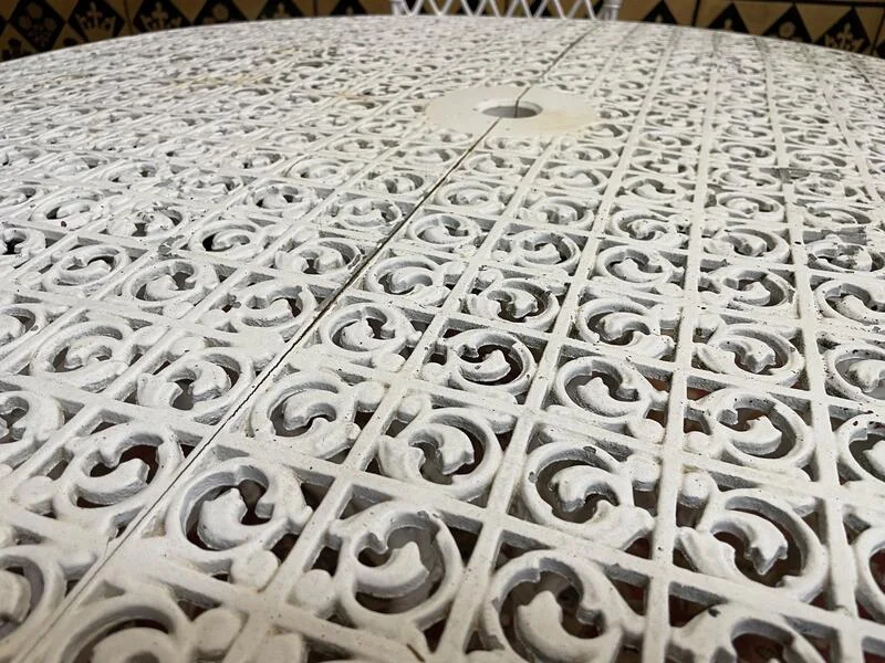 Table de jardin en fer et 3 chaises