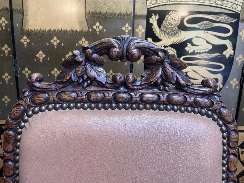 Suite de 11 chaises de style Louis XIII - Renaissance