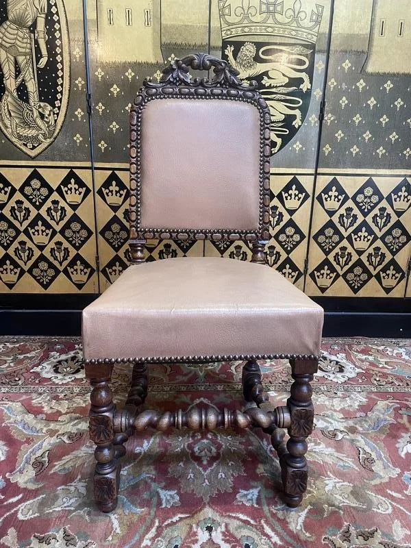 Suite de 11 chaises de style Louis XIII - Renaissance