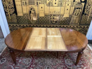Table de salle à manger ovale de style Louis XVI