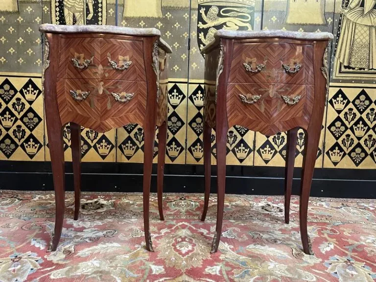 Pair of Louis XV style marquetry bedside tables - Transition