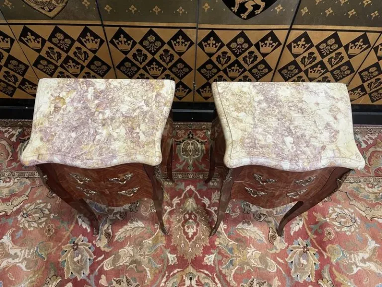 Pair of Louis XV style marquetry bedside tables - Transition