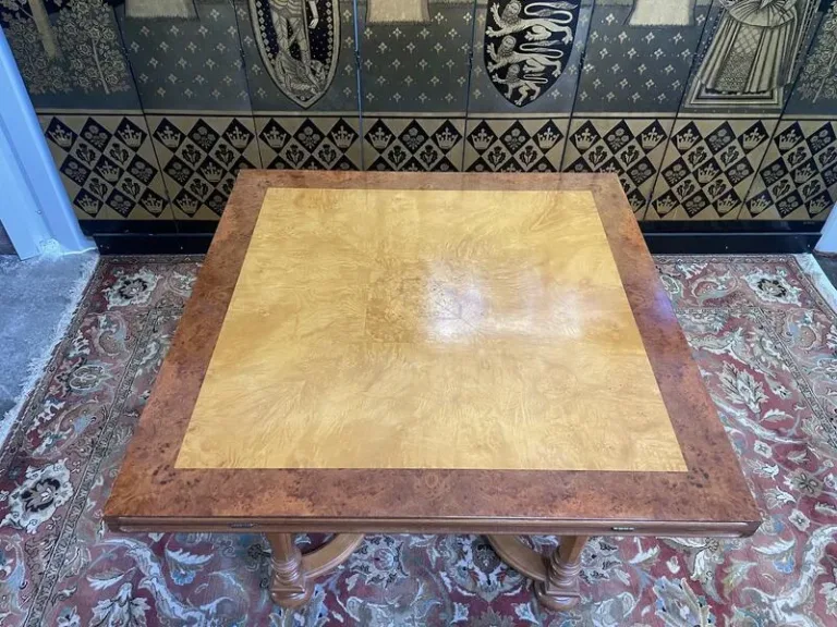 Table de salle à manger carrée ou ronde de style Louis XIV