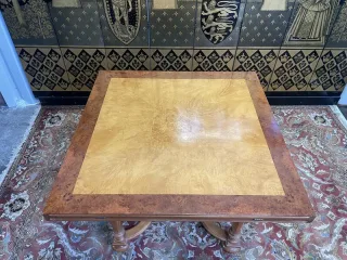 Table de salle à manger carrée ou ronde de style Louis XIV