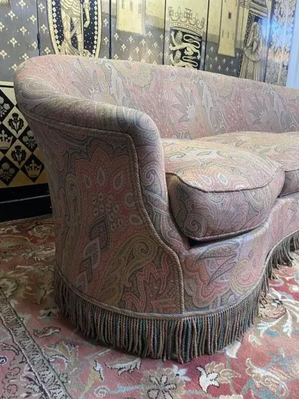 Napoleon III style curved toad sofa