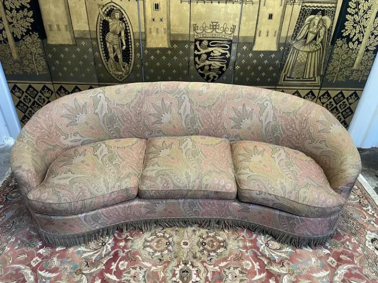 Napoleon III style curved toad sofa