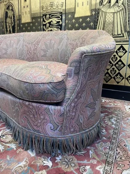 Napoleon III style curved toad sofa