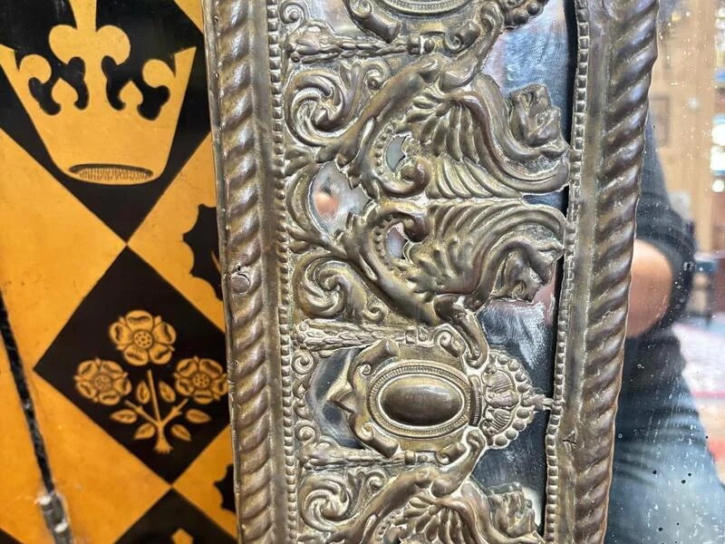 Miroir en laiton repoussé époque Napoléon III