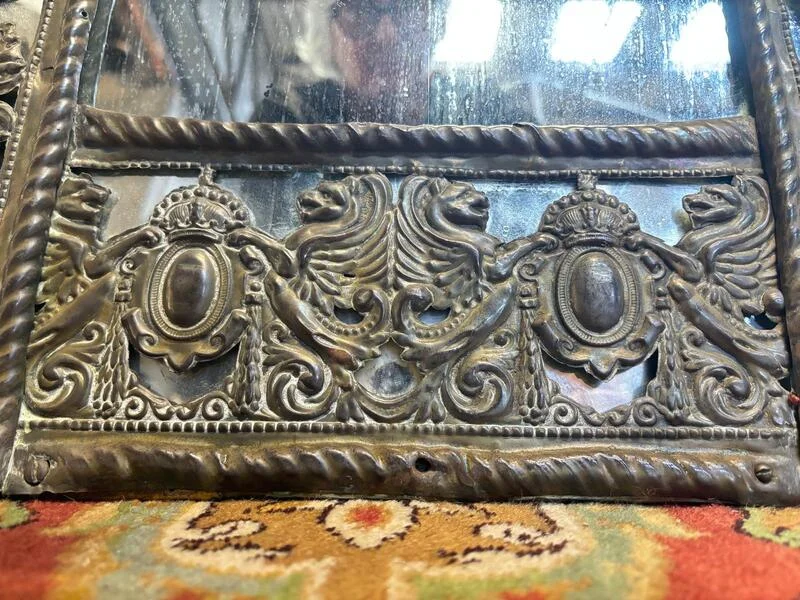 Miroir en laiton repoussé époque Napoléon III