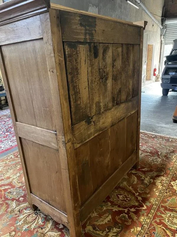 Armoire bassette époque Louis XV en chêne massif