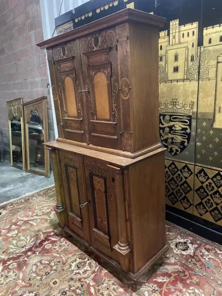 Buffet deux corps allemand en bois sculpté