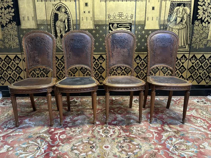 Série de 4 chaises Louis XVI en cuir