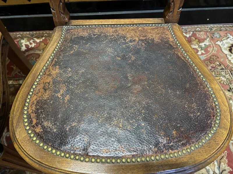 Série de 4 chaises Louis XVI en cuir