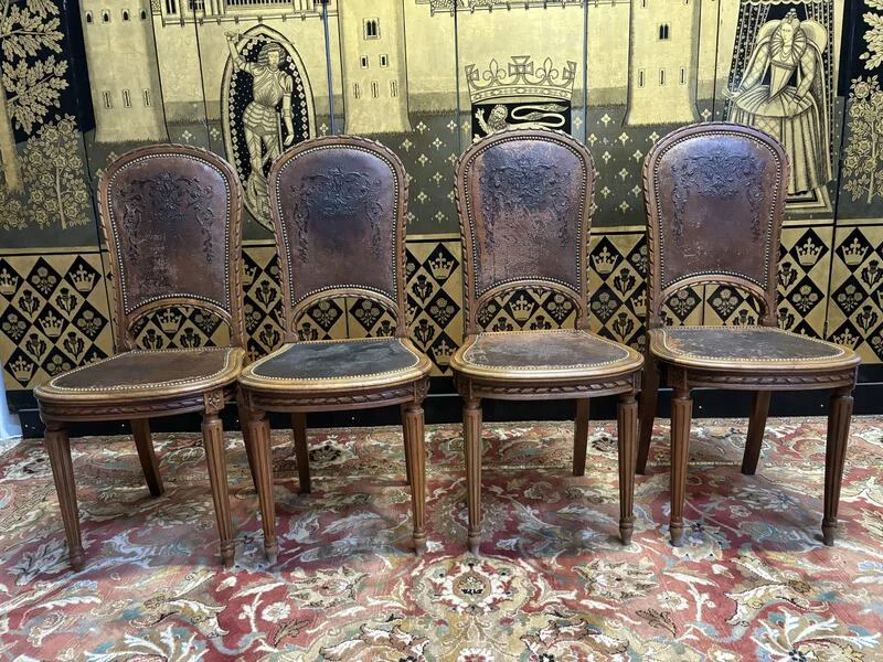 Série de 4 chaises Louis XVI en cuir