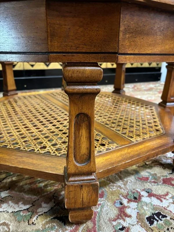 Table basse arrondie dessus verre