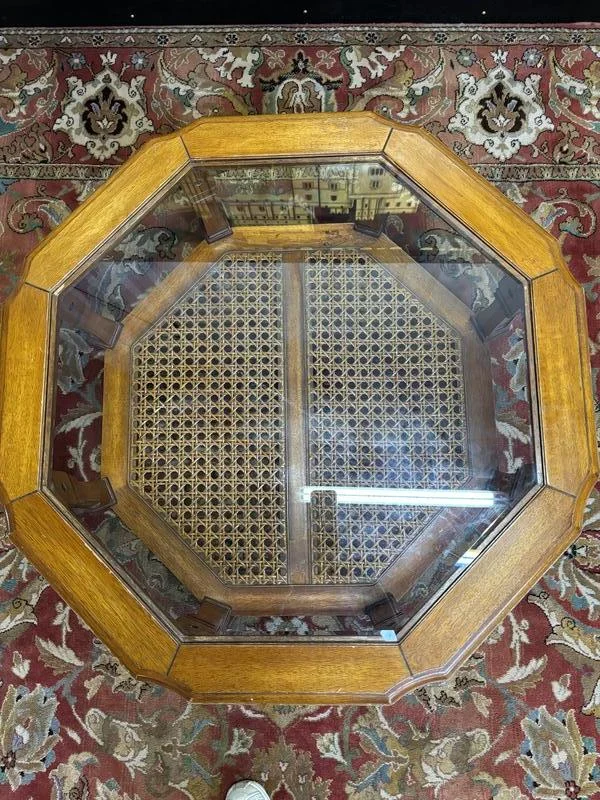 Table basse arrondie dessus verre