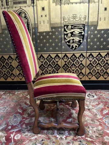 Paire de fauteuils , paire de chaises et poufs Louis XIII