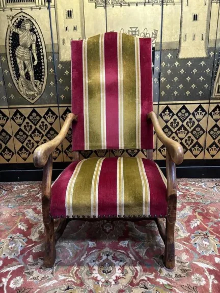 Paire de fauteuils , paire de chaises et poufs Louis XIII