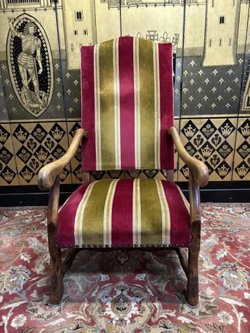 Paire de fauteuils , paire de chaises et poufs Louis XIII