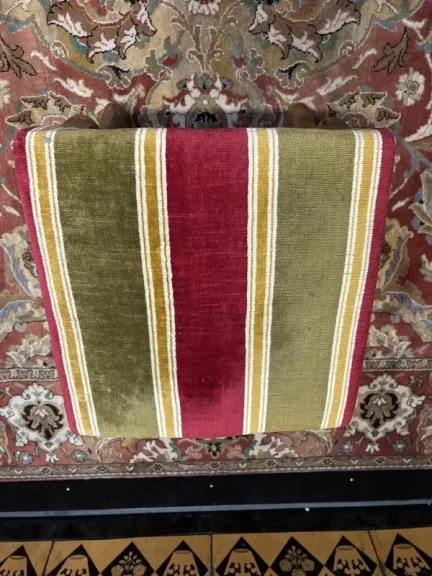 Paire de fauteuils , paire de chaises et poufs Louis XIII