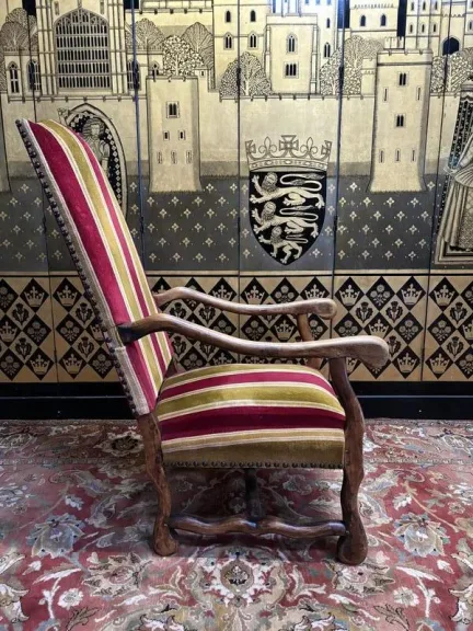 Paire de fauteuils , paire de chaises et poufs Louis XIII