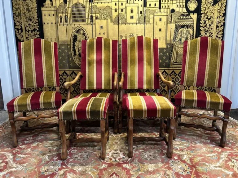 Paire de fauteuils , paire de chaises et poufs Louis XIII