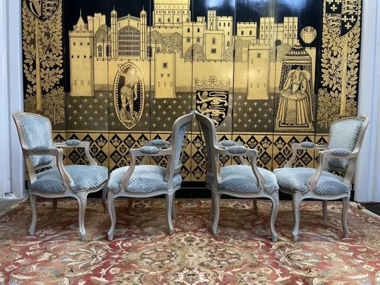 Suite de 4 fauteuils cabriolets de style Louis XV