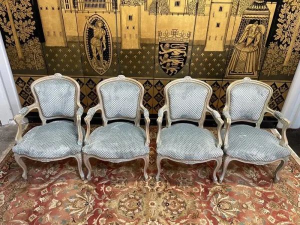 Suite de 4 fauteuils cabriolets de style Louis XV