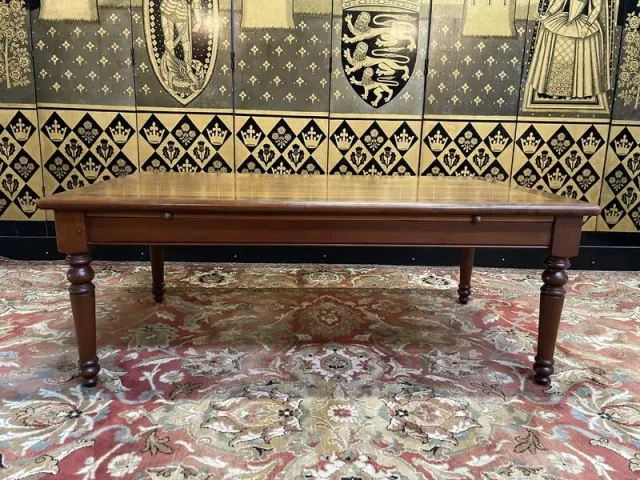 Table basse en merisier de style Louis Philippe
