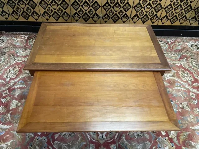 Table basse en merisier de style Louis Philippe