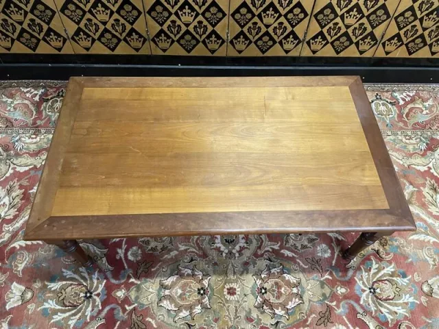 Table basse en merisier de style Louis Philippe