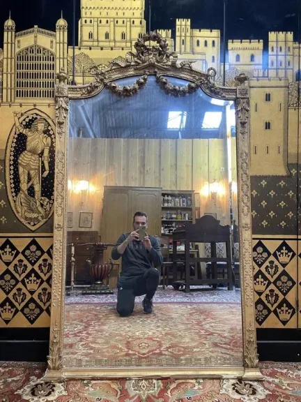 Miroir de style Louis XVI en bois doré