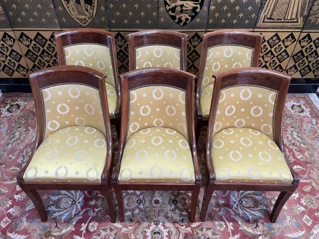 Suite de 6 chaises Gondoles Empire en acajou et soie jaune