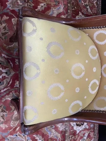 Suite de 6 chaises Gondoles Empire en acajou et soie jaune