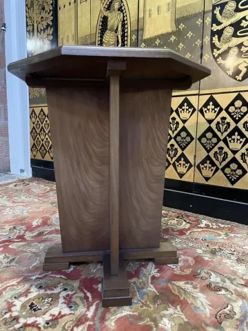Art Deco period pedestal table in solid mahogany.