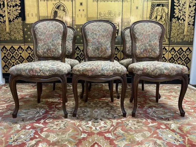 Suite de 6 chaises de style Louis XV en chêne