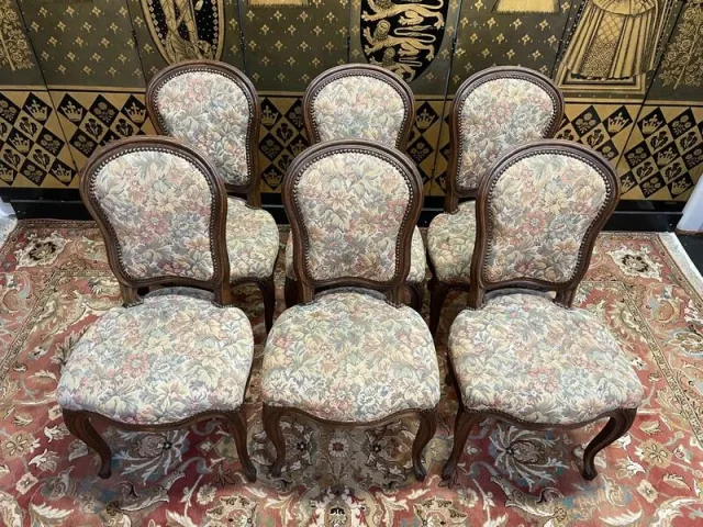 Suite de 6 chaises de style Louis XV en chêne