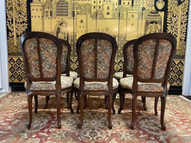 Suite de 6 chaises de style Louis XV en chêne