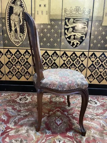 Suite de 6 chaises de style Louis XV en chêne