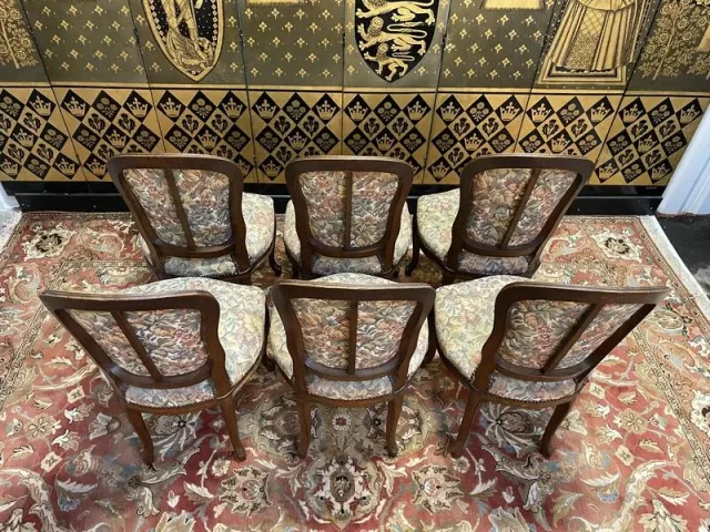 Suite de 6 chaises de style Louis XV en chêne