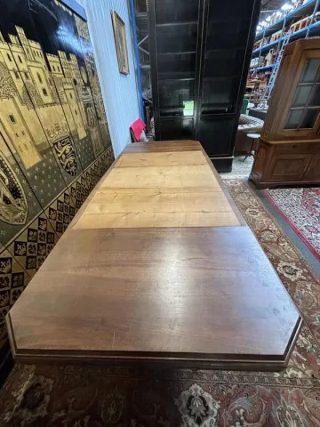 Table à manger art deco en noyer pied central