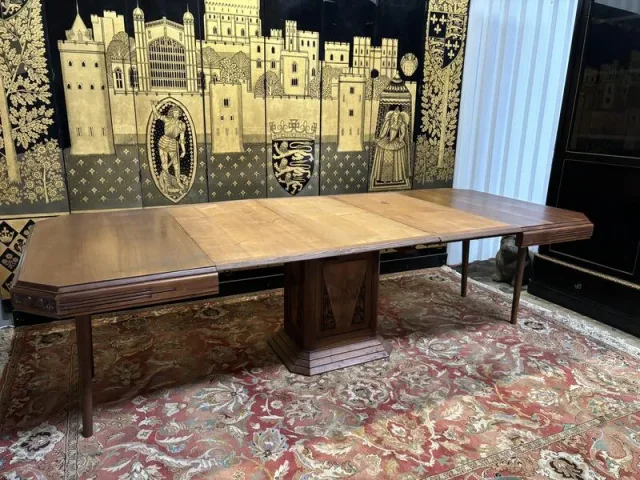 Table à manger art deco en noyer pied central