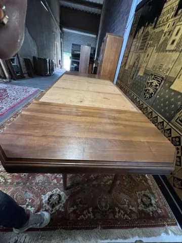 Table à manger art deco en noyer pied central